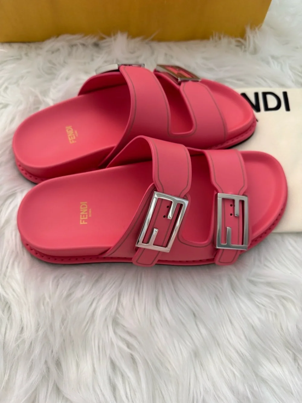 Fendi Feel logo-buckle sandals - Picture 5 of 11